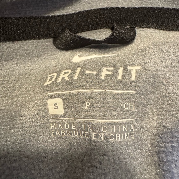 Nike Dri-Fit Hooded Sweatshirt w/Pockets and Thumb Holes, Light Gray, Small - Picture 13 of 16